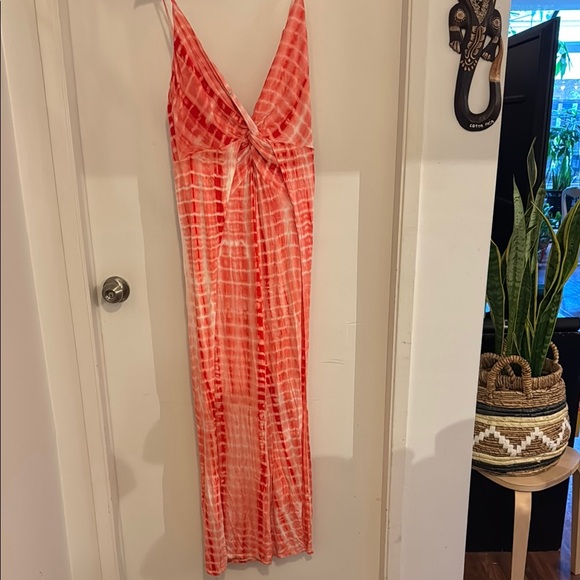 Red and White Tie-Dye split pant suit rayon. Resort wear - Picture 4 of 7